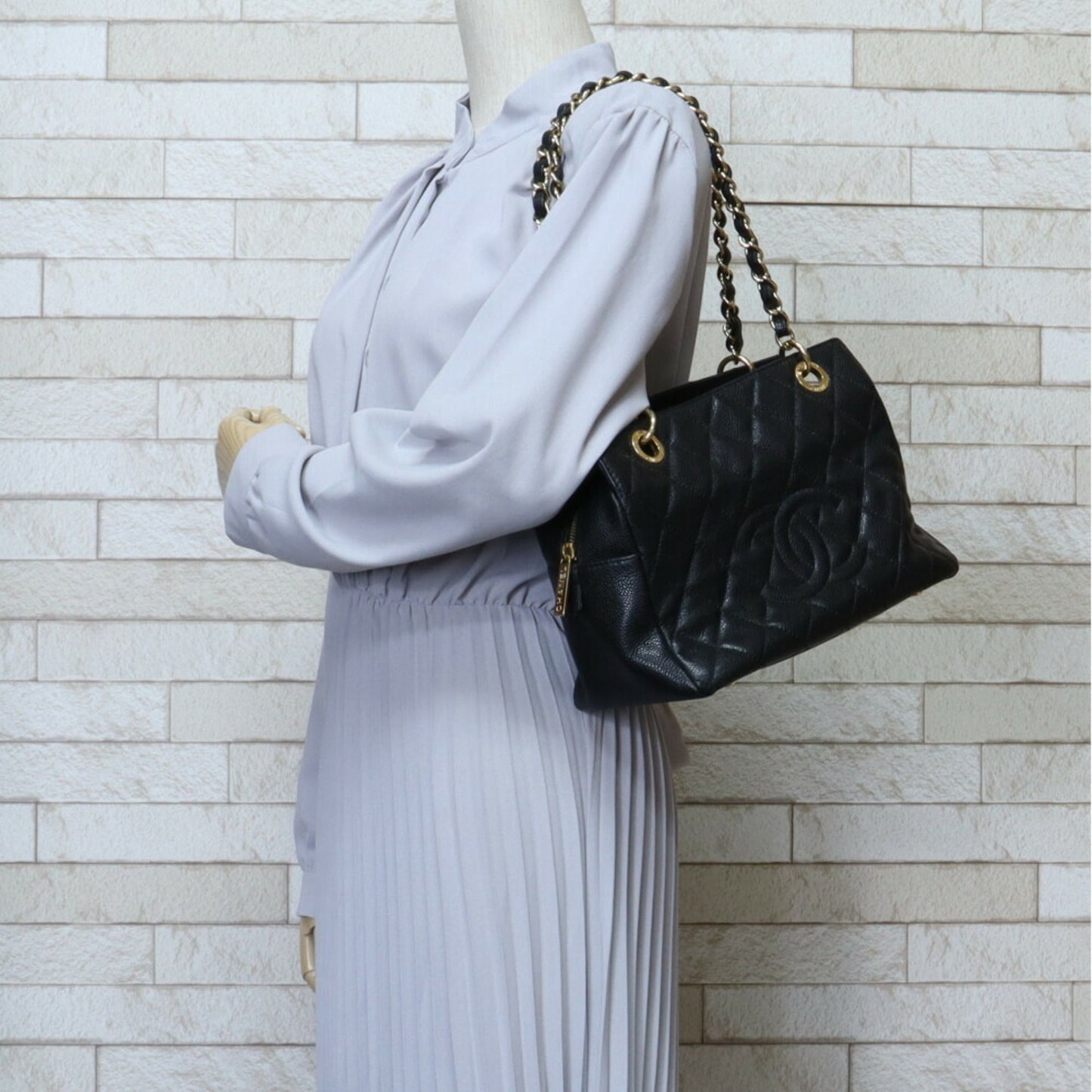 CHANEL Shoulder Bag