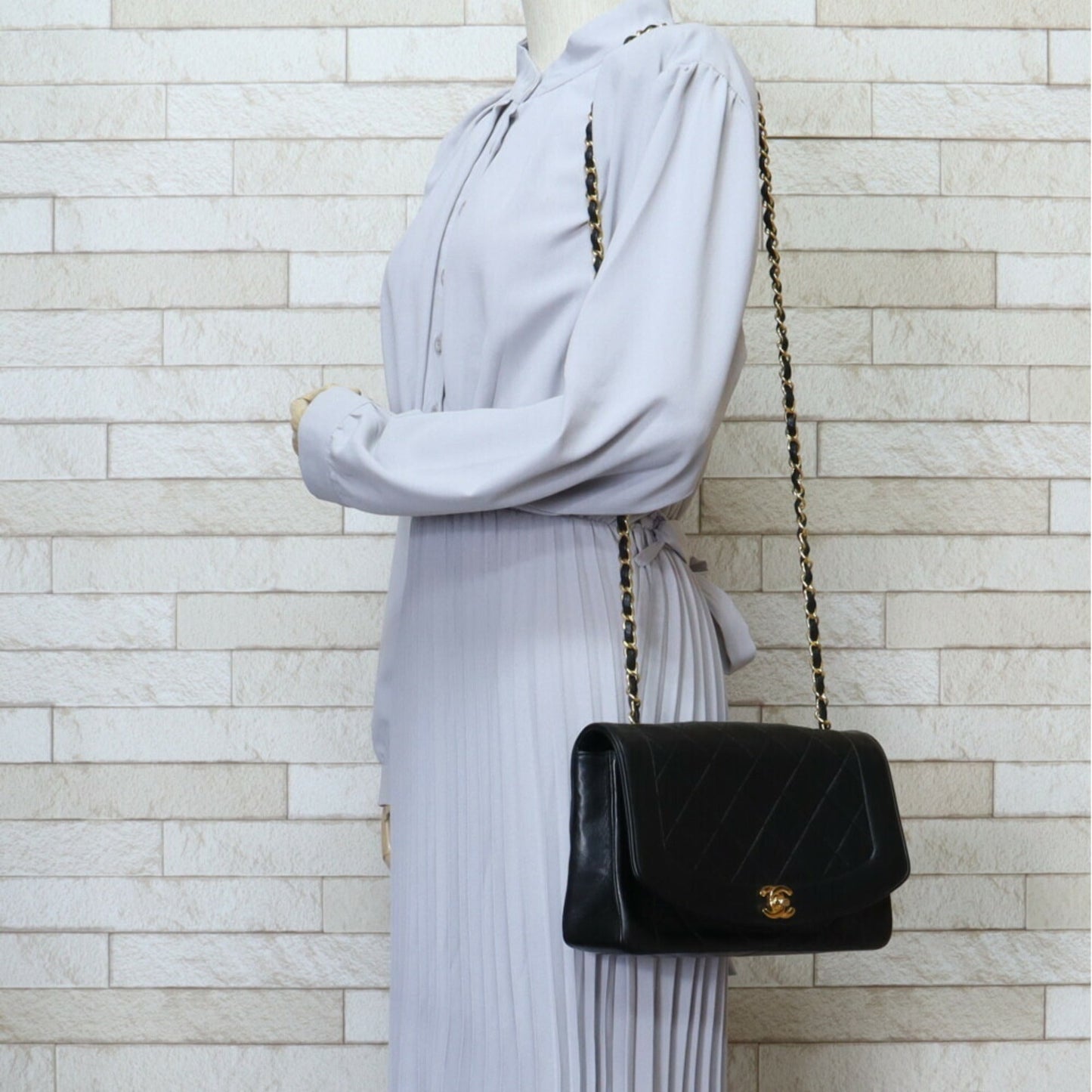 CHANEL Shoulder Bag