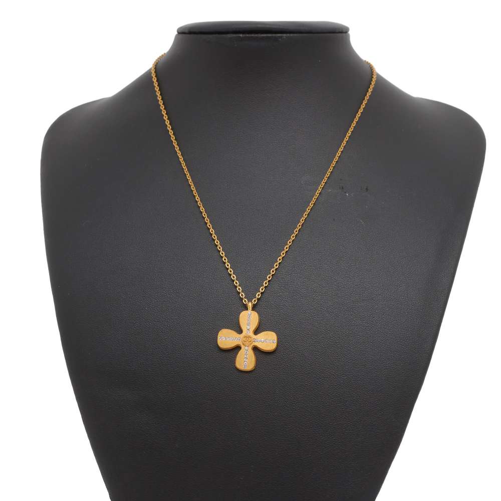 CHANEL Clover motif necklace Gold Metal