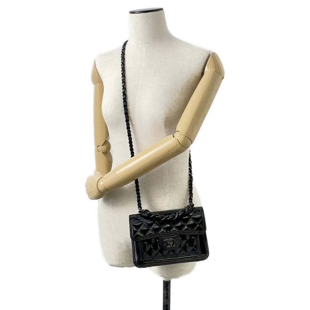CHANEL Matelasse Shoulder Bag Black AS4051 Shiny Calf Leather Size 20