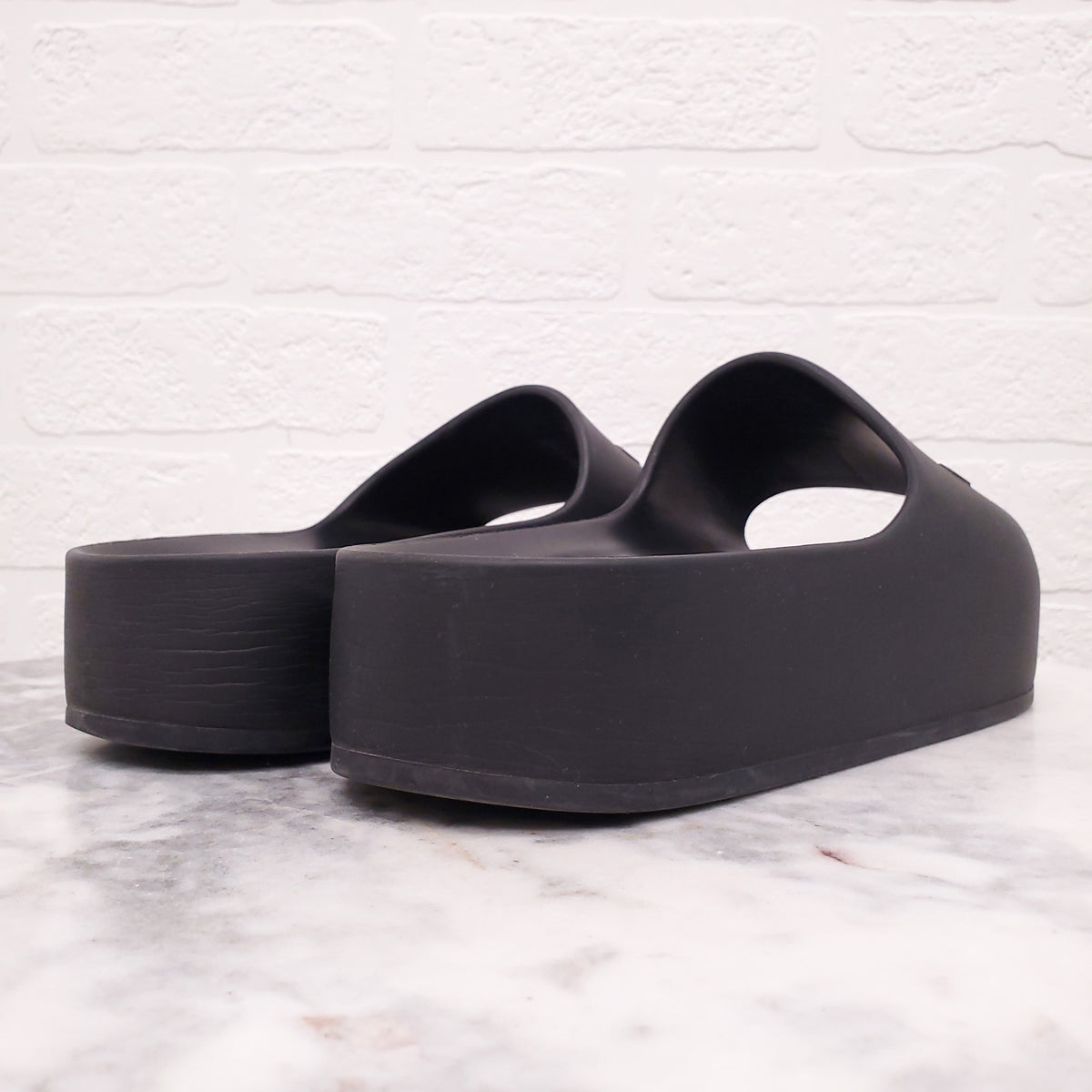 BALENCIAGA BLACK LOGO RUBBER SLIDES - SIZE 8