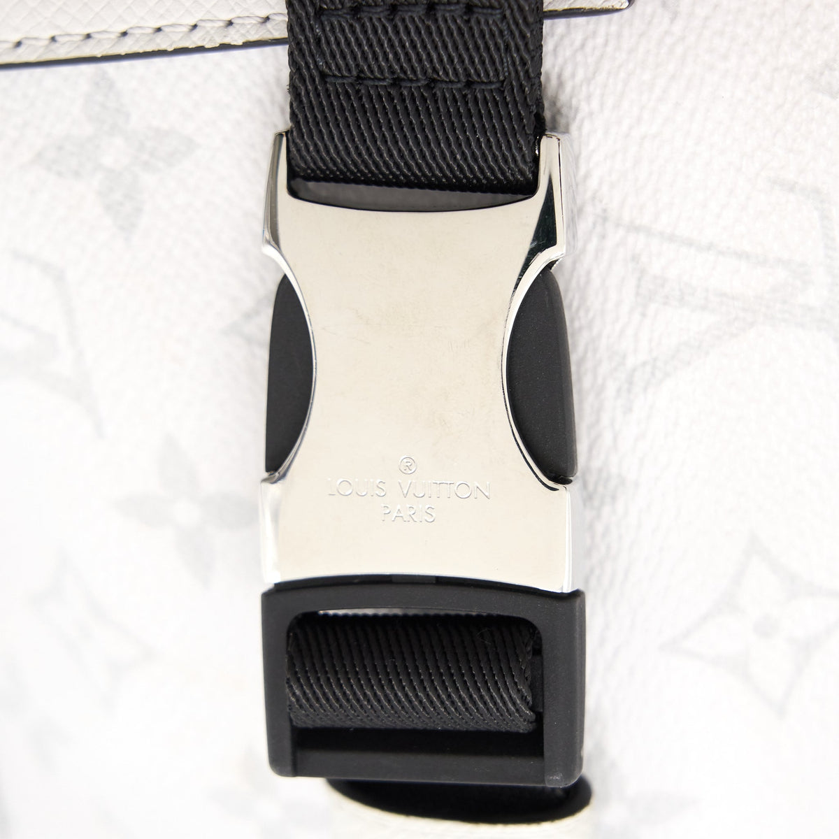 Louis Vuitton OUTD.BUMBAG TAIGA