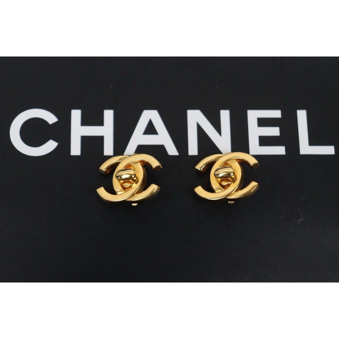 Excellent(Rank SA)|CHANEL Vintage 18K Gold Plating Earrings Made In 1995Year |24120920