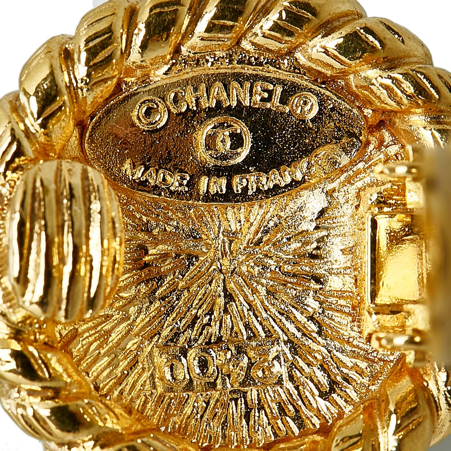 Chanel CC Clip On Earrings (SHG-LmxVmo)