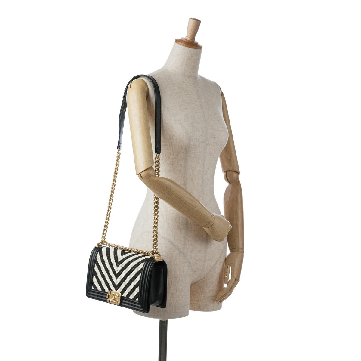 Chanel Medium Braided Chevron Le Boy (SHG-Qo0SYS)