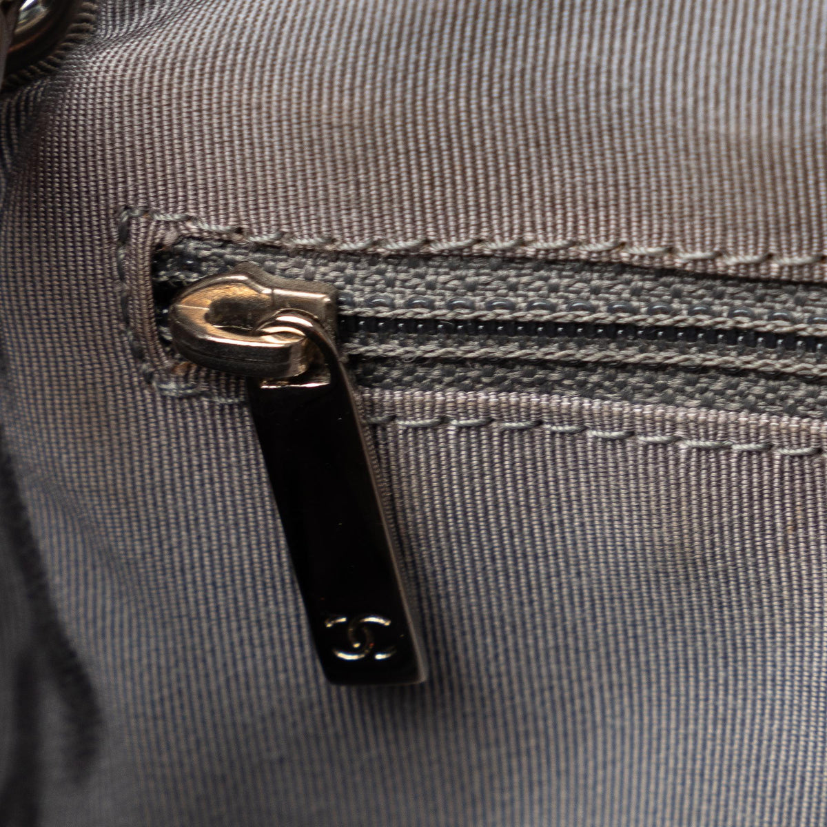 Chanel Medium Quilted Reissue Camera Bag (SHG-kPyxIN)