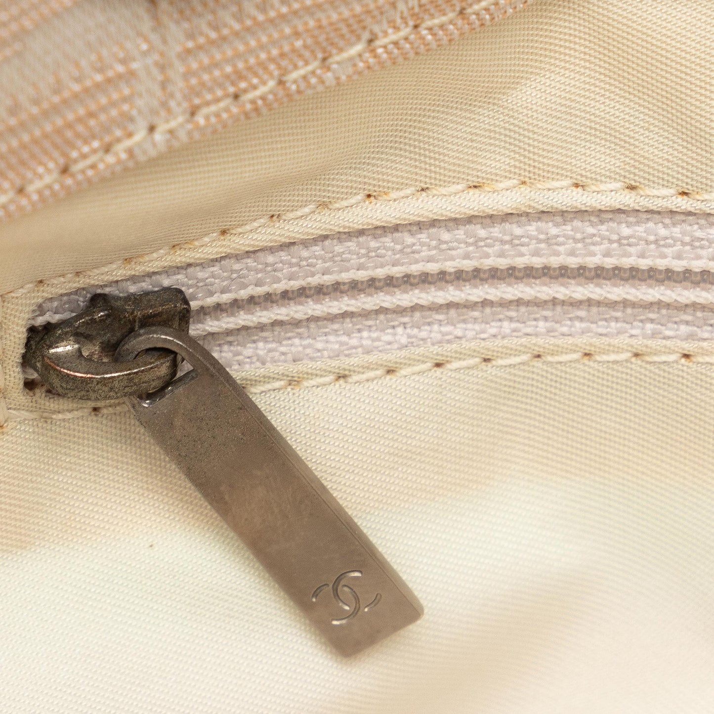 Chanel New Travel Line Tote (SHG-3iwEPP)