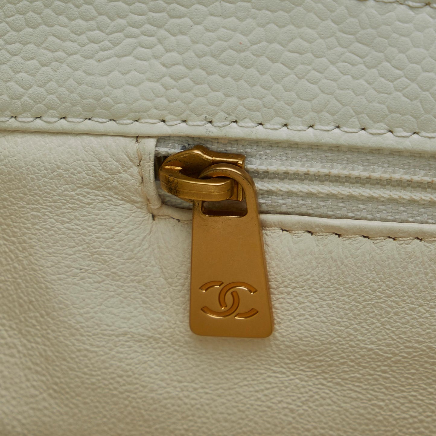 Chanel Quilted Caviar Wood Handle Tote Bag (SHG-McC69J)