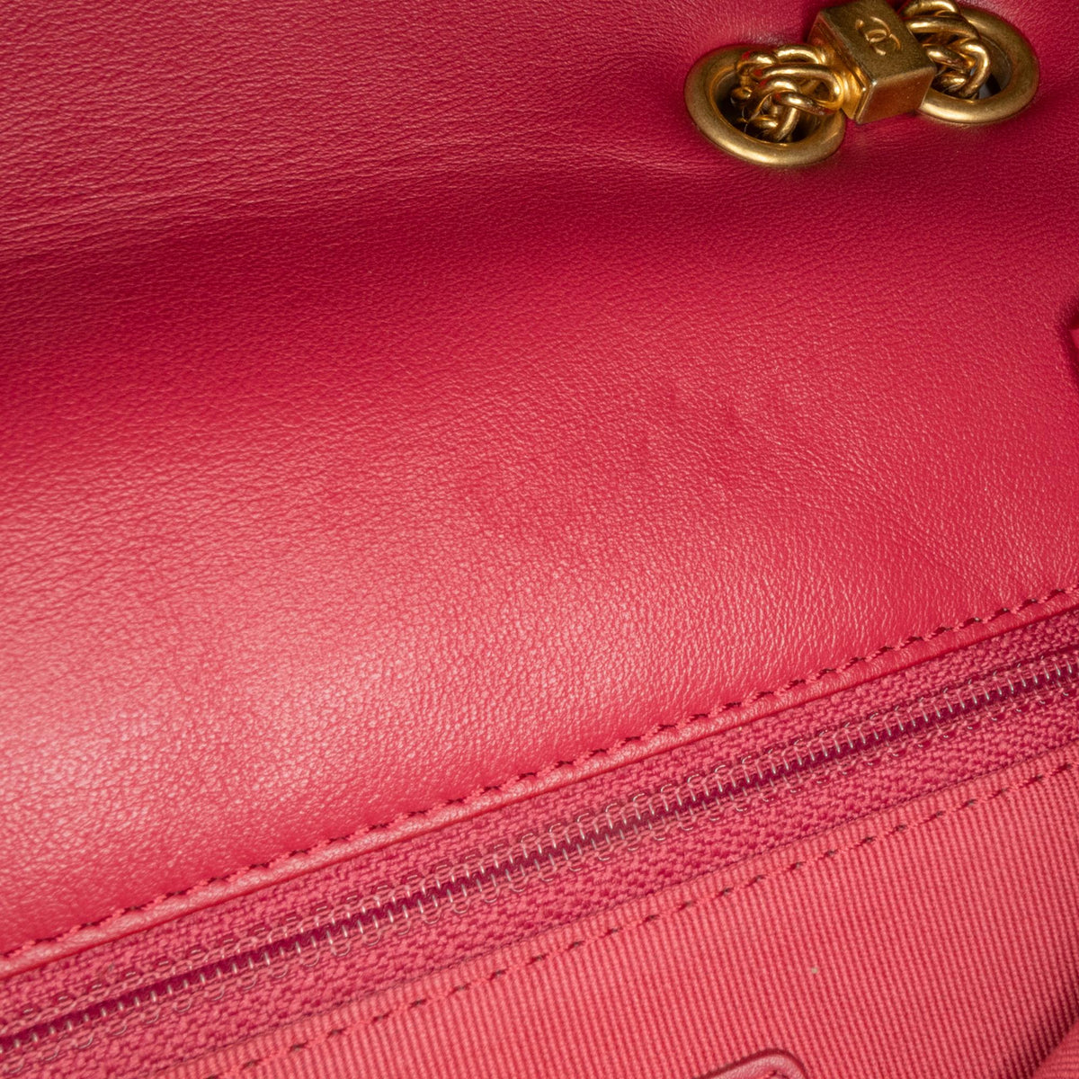 Chanel Quilted Lambskin On And On Flap (SHG-5I6smG)