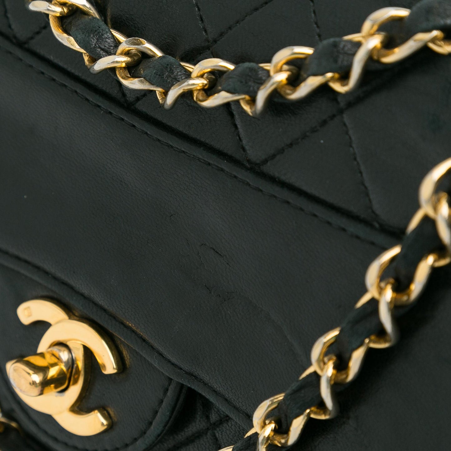 Chanel Quilted Lambskin Shoulder Bag (SHG-gMutdy)