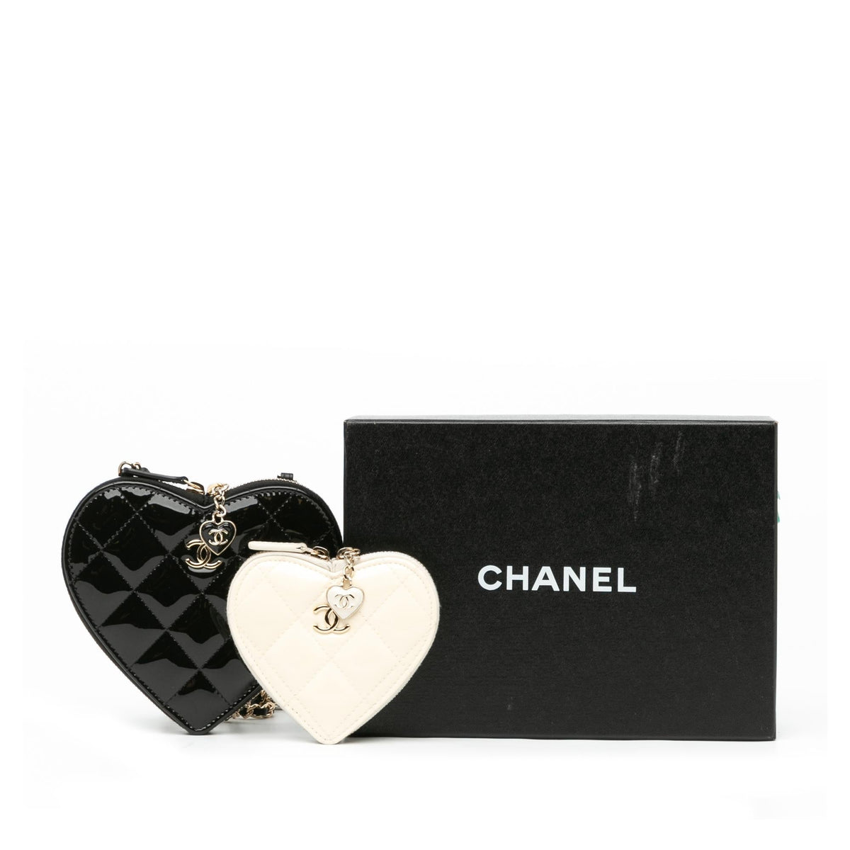 Chanel Quilted Patent Calfskin CC Heart Clutch With Chain (SHG-D1UX0k)