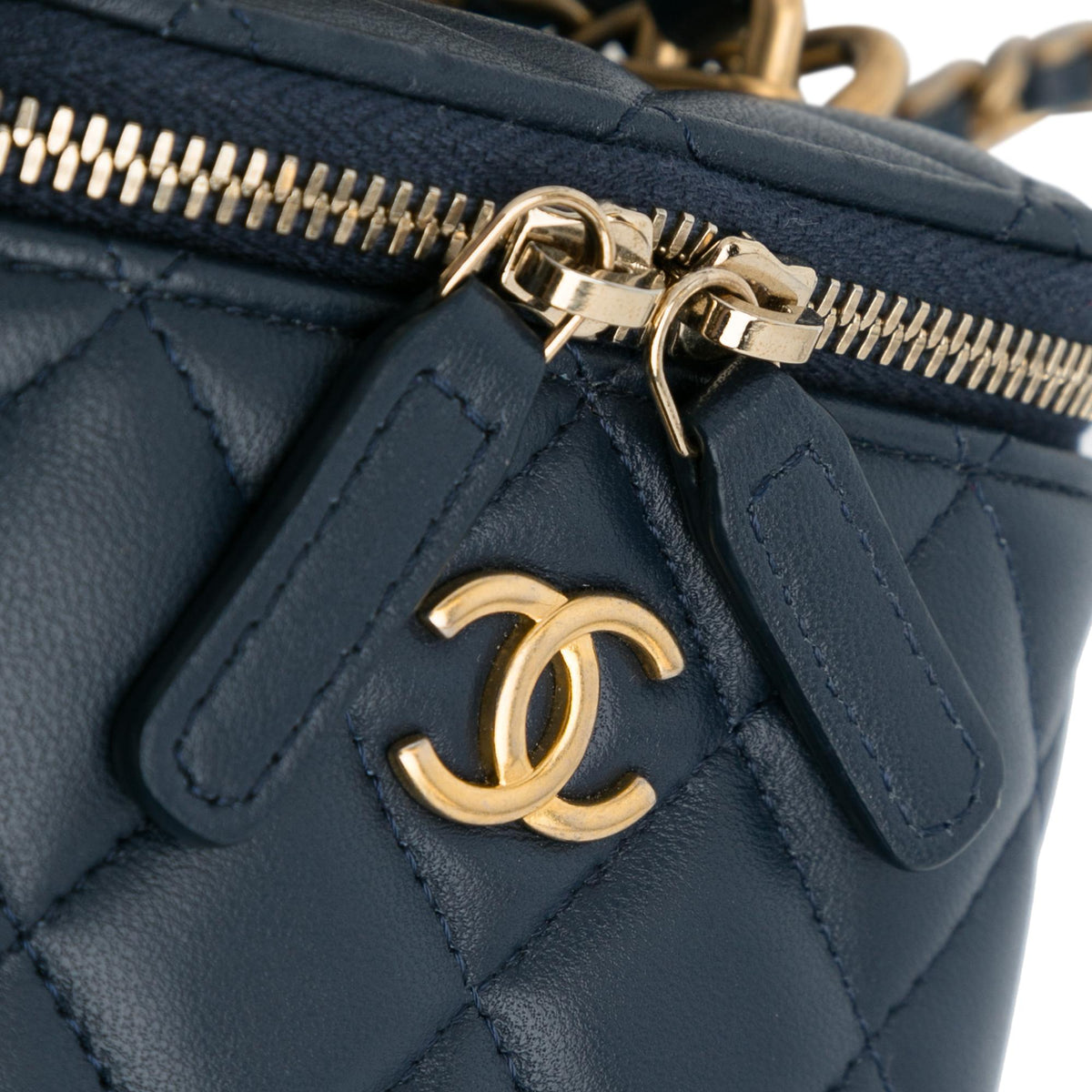 Chanel Small Lambskin Top Handle Vanity Bag (SHG-2wg184)