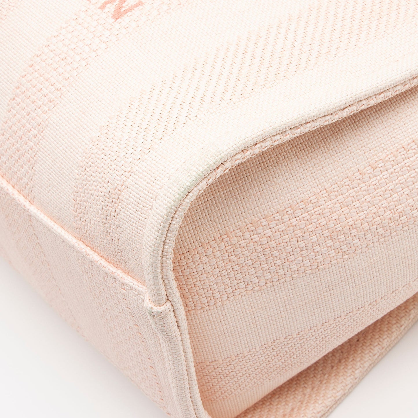 Chanel Woven Straw Deauville Small Tote (SHF-vwuyHk)