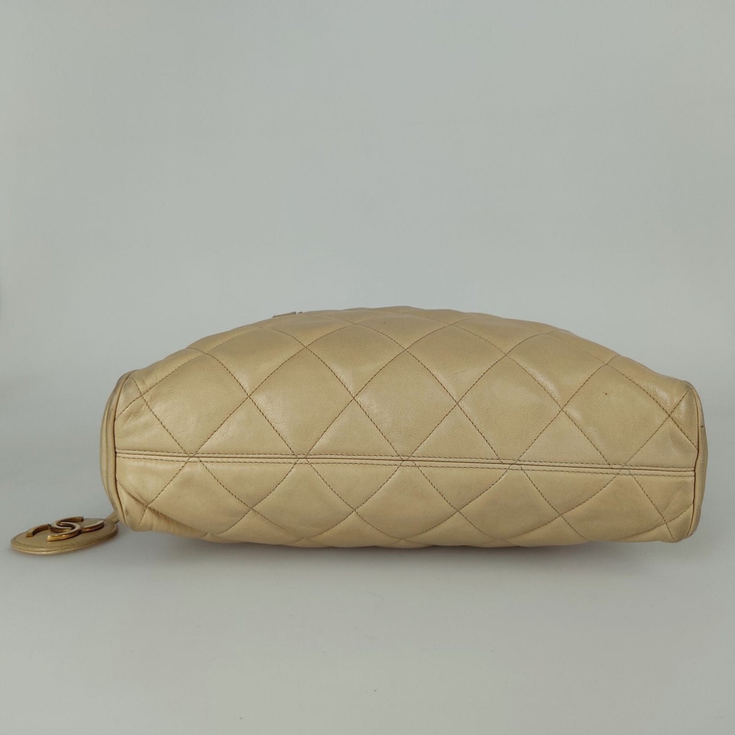 CHANEL Chanel Chanel shoulder bag in beige matelasse leather from the 80s