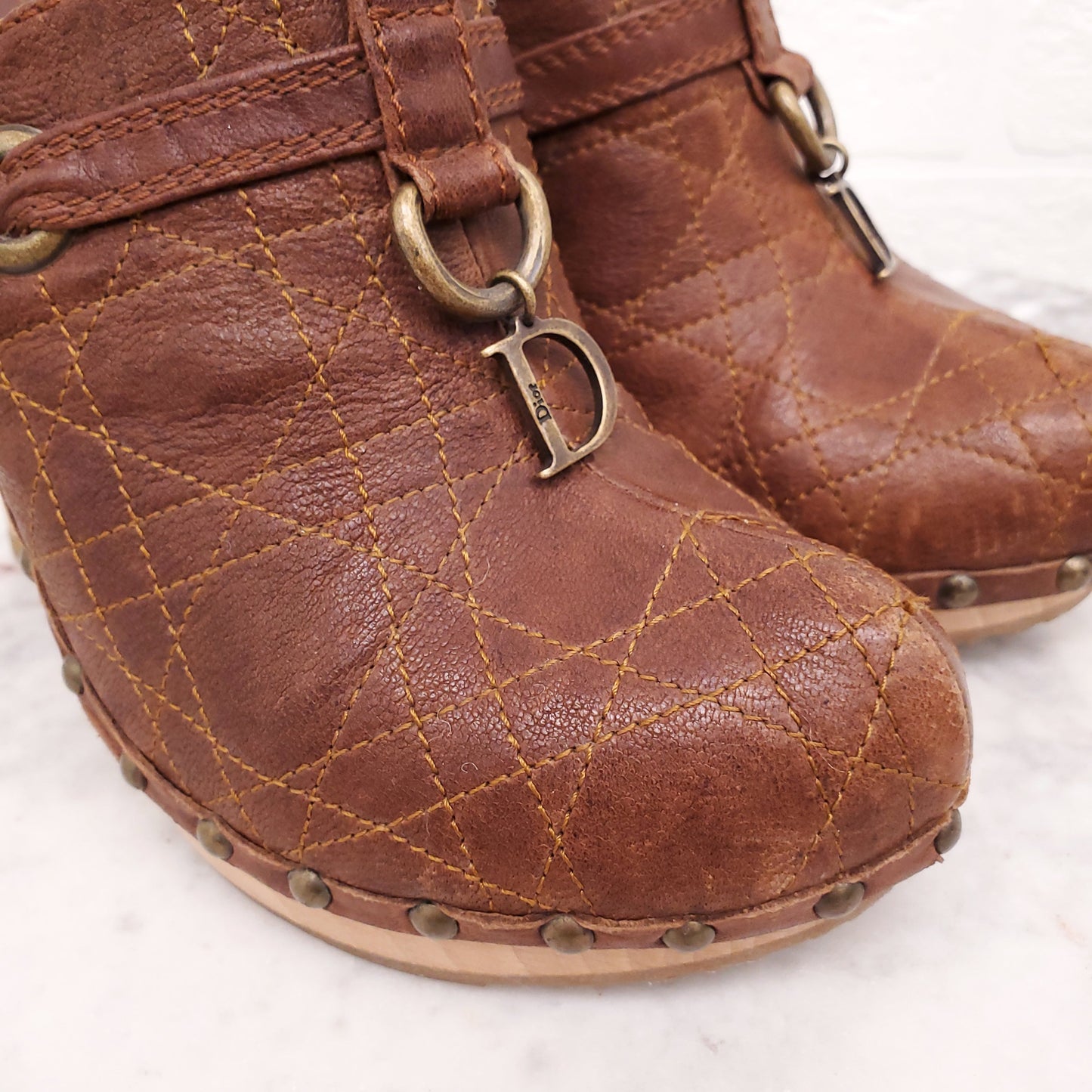 DIOR BROWN LEATHER WOODEN CLOGS WITH LOGO CHARM - SIZE 39