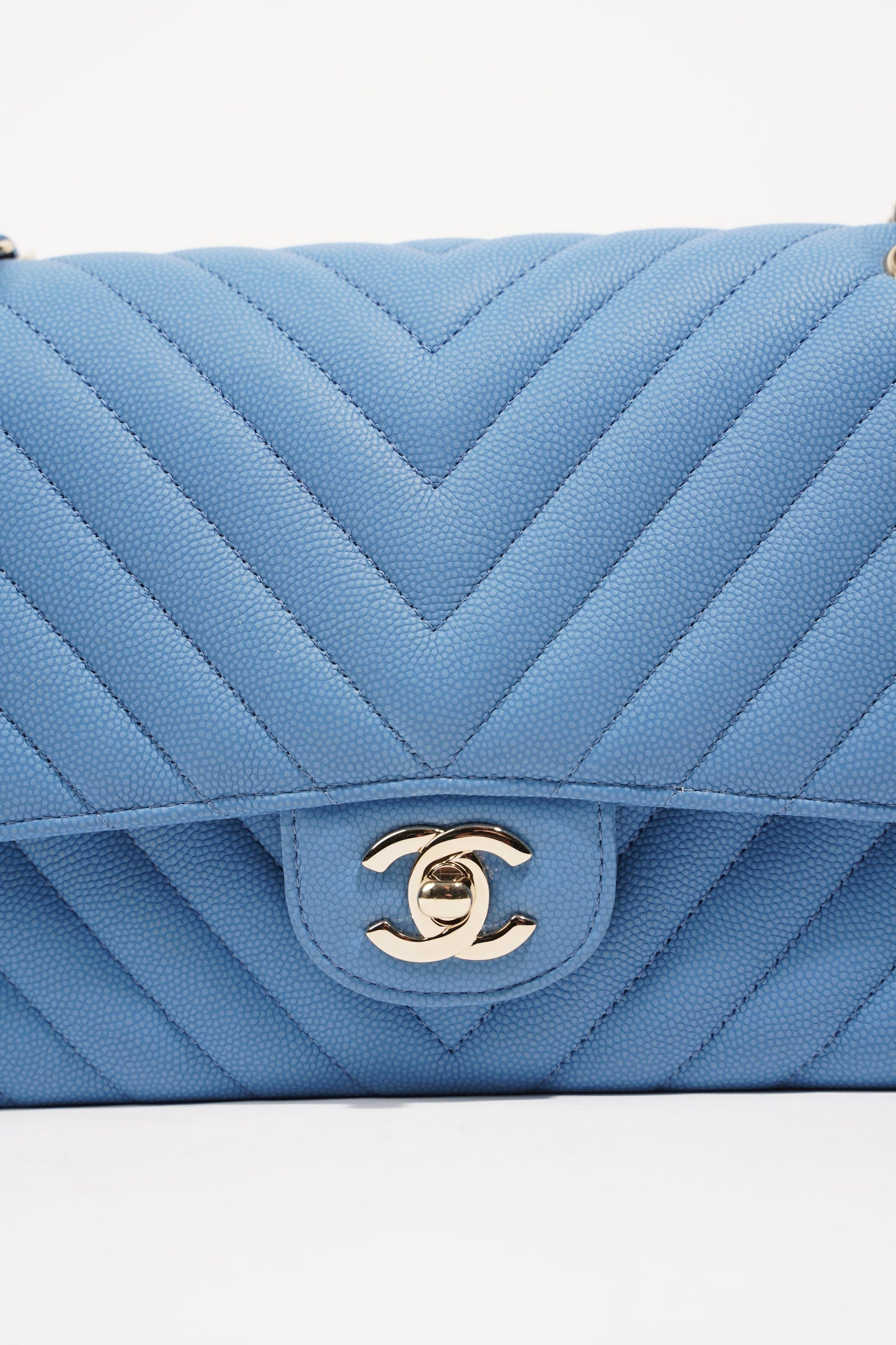 Chanel Womens Quilted Caviar Chevron Classic Double Flap Medium