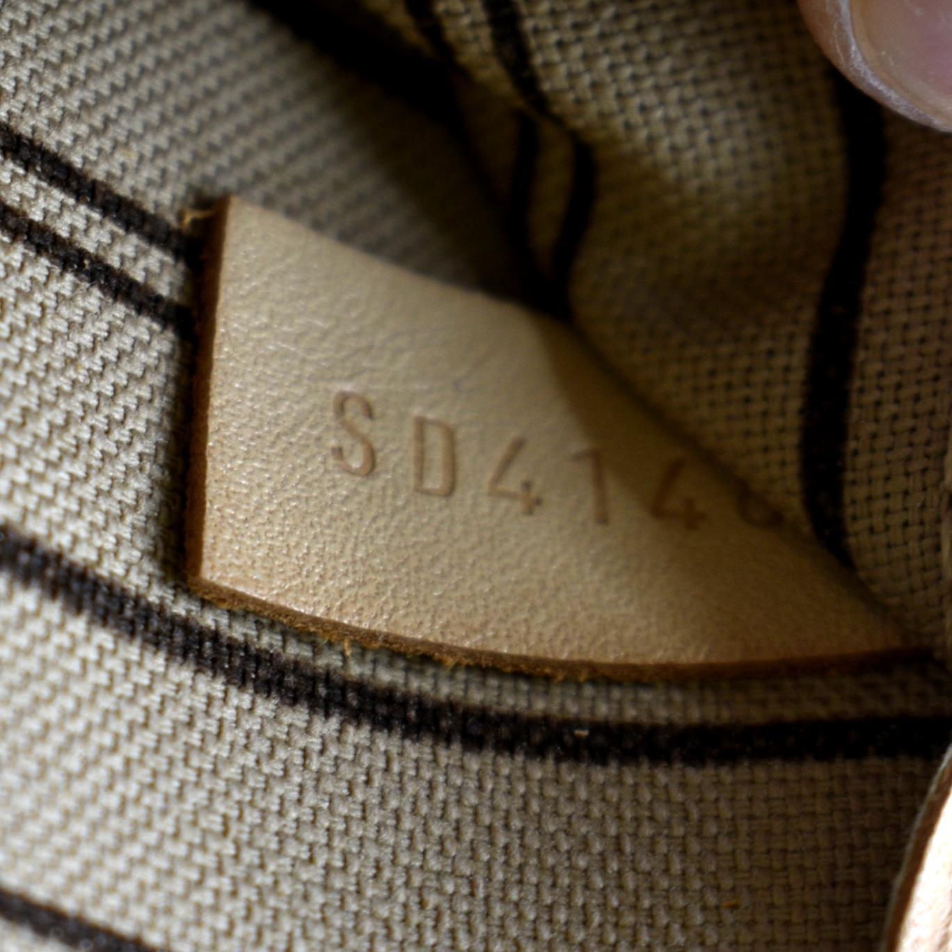 LOUIS VUITTON Neverfull MM Monogram Canvas Tote Bag Brown