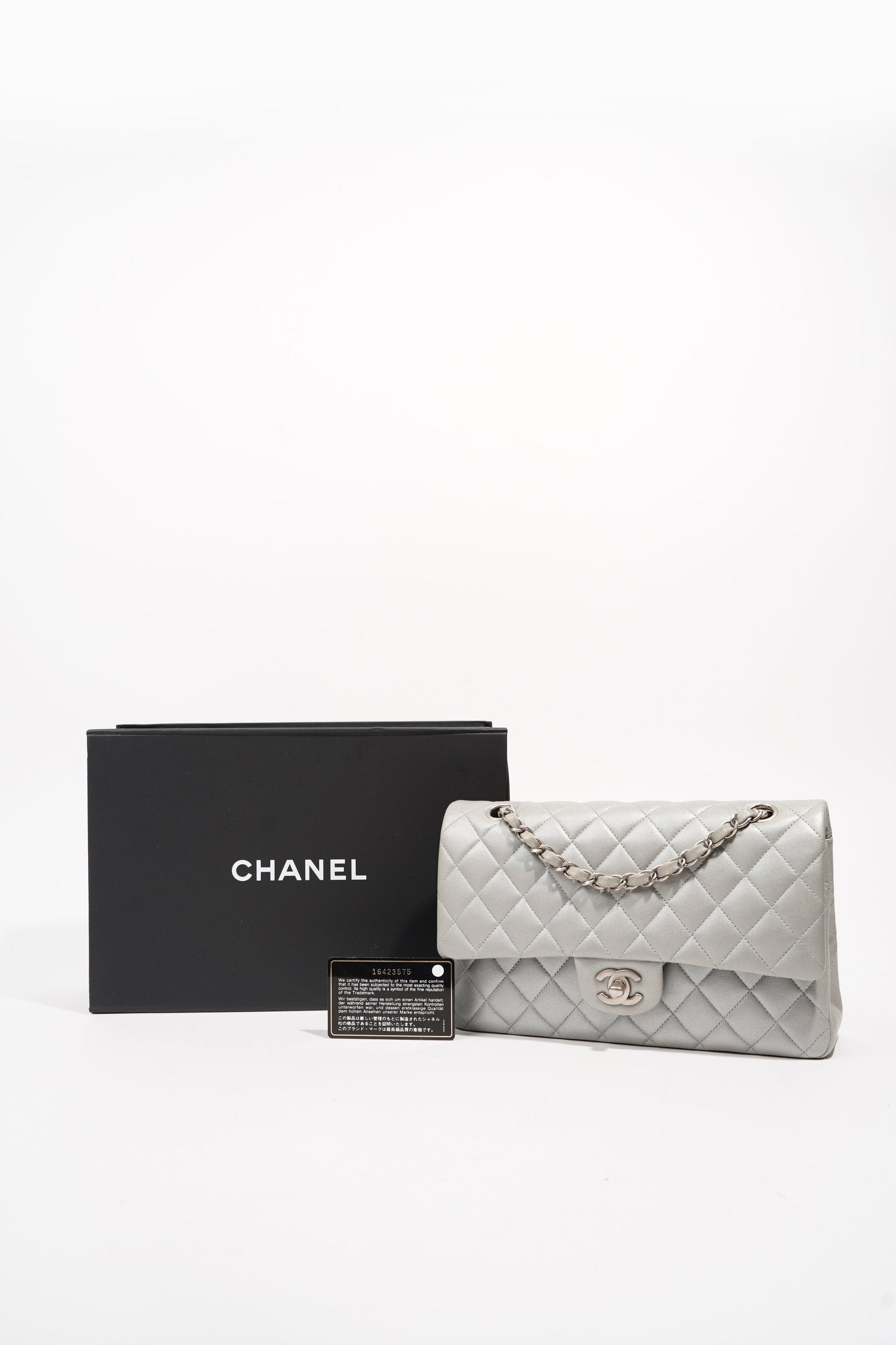 Chanel Womens Quilted Lambskin Leather Classic Double Flap Medium
