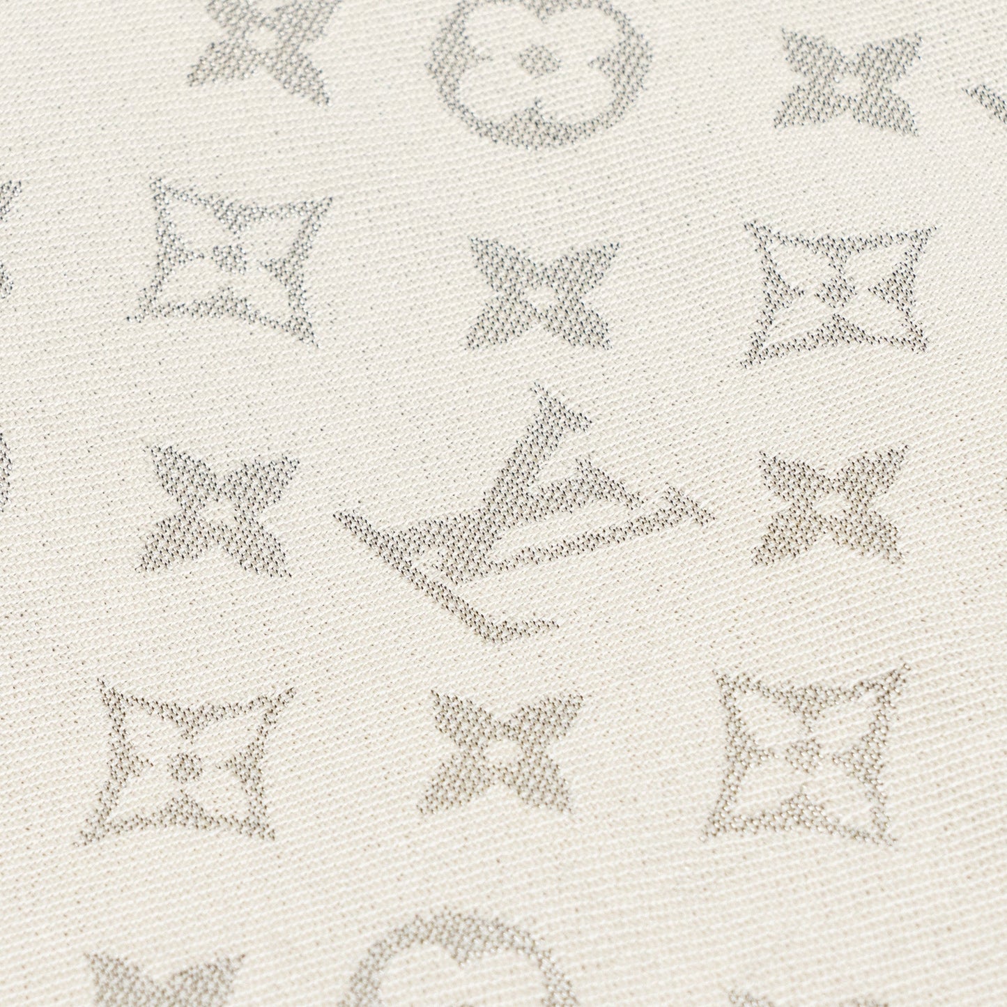 Louis Vuitton Monoram Shawl light grey/ cream