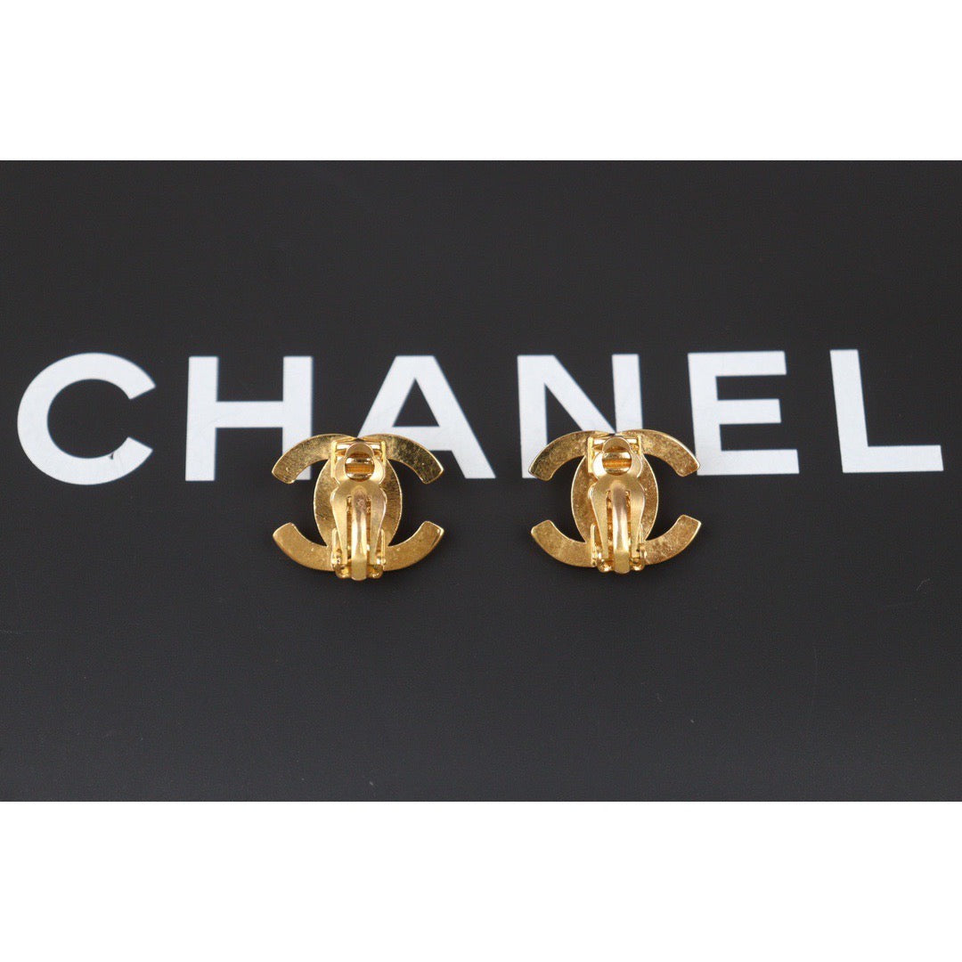 Rank A |CHANEL Vintage 18K Gold Plating Earrings Made In 1997 Year |24060617