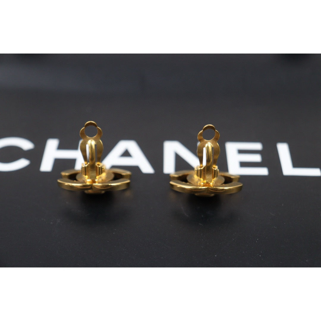 Very Good ( Rank A)|CHANEL Vintage 18K Gold Plating Earrings Made In 1995Year |25011601
