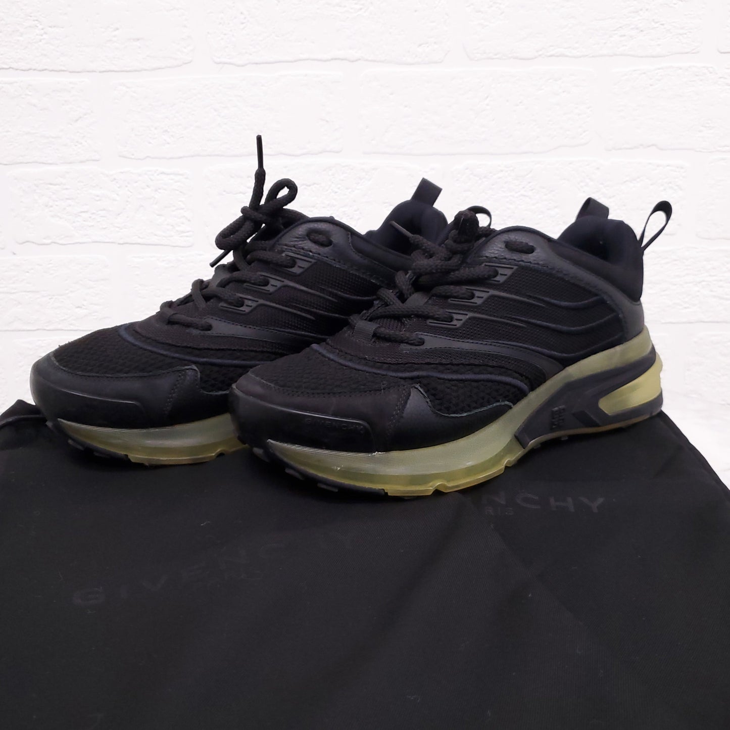 GIVENCHY ‘GIV 1’ SNEAKERS - SIZE 37.5