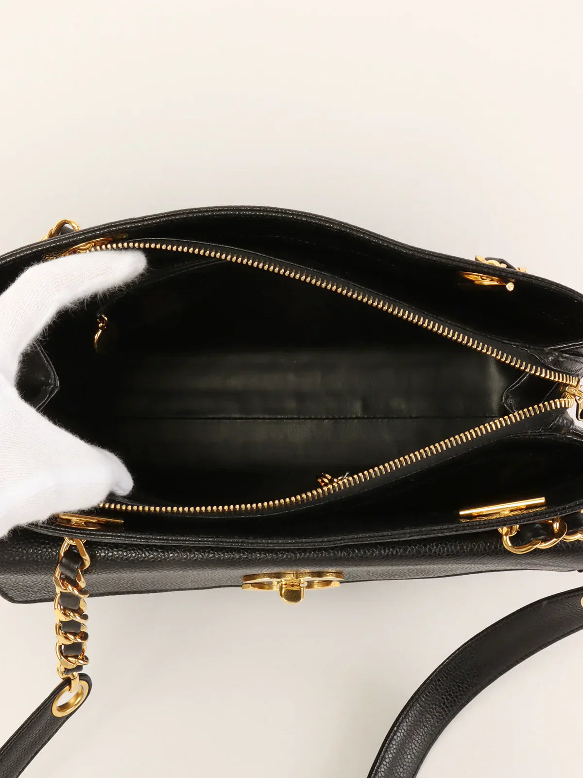 CHANEL Around 1995 Made Caviar Skin Matelasse Plate Chain Tote Bag Black