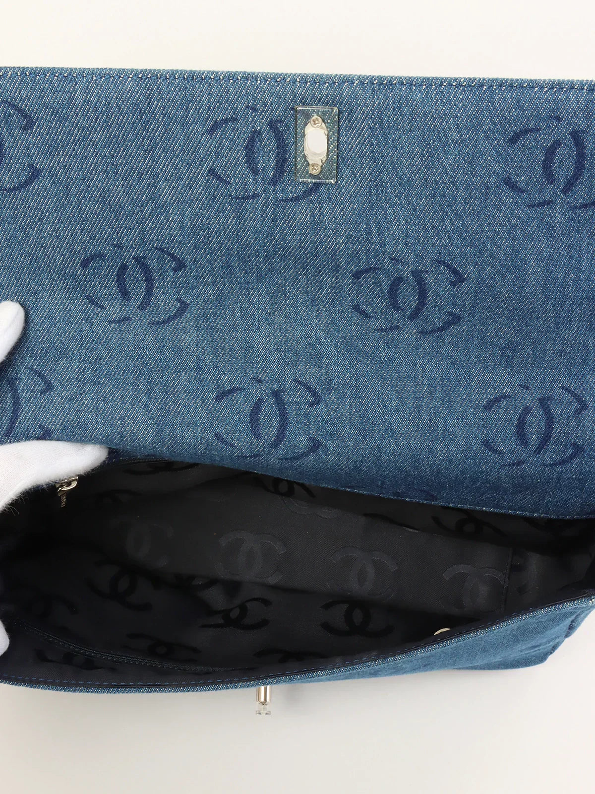 CHANEL Around 2001 Made Denim Clear Turn-Lock Chain Bag Indigo