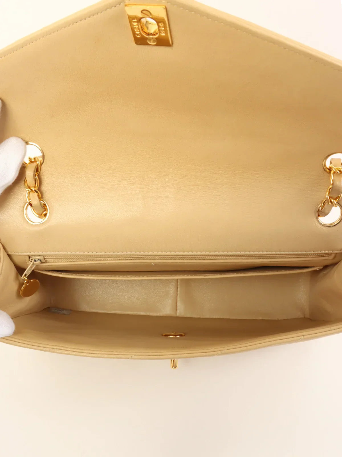 CHANEL Around 1995 Made Chevron Stitch V Flap Turn-Lock Chain Bag Beige