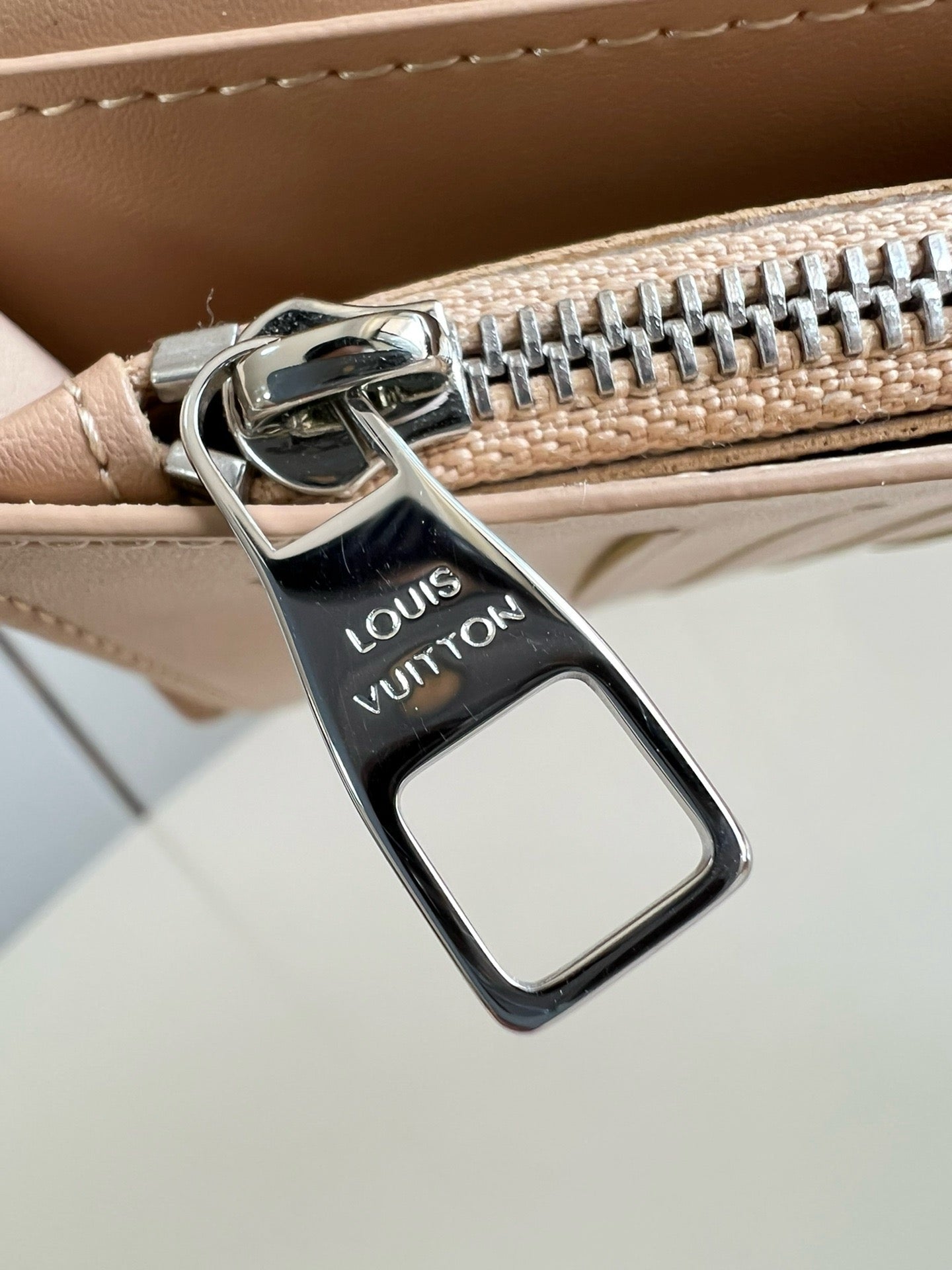 LB1250 Brazza Wallet / 3.9 x 7.5 x 0.8 inches / HIGHEST QUALITY VERSION