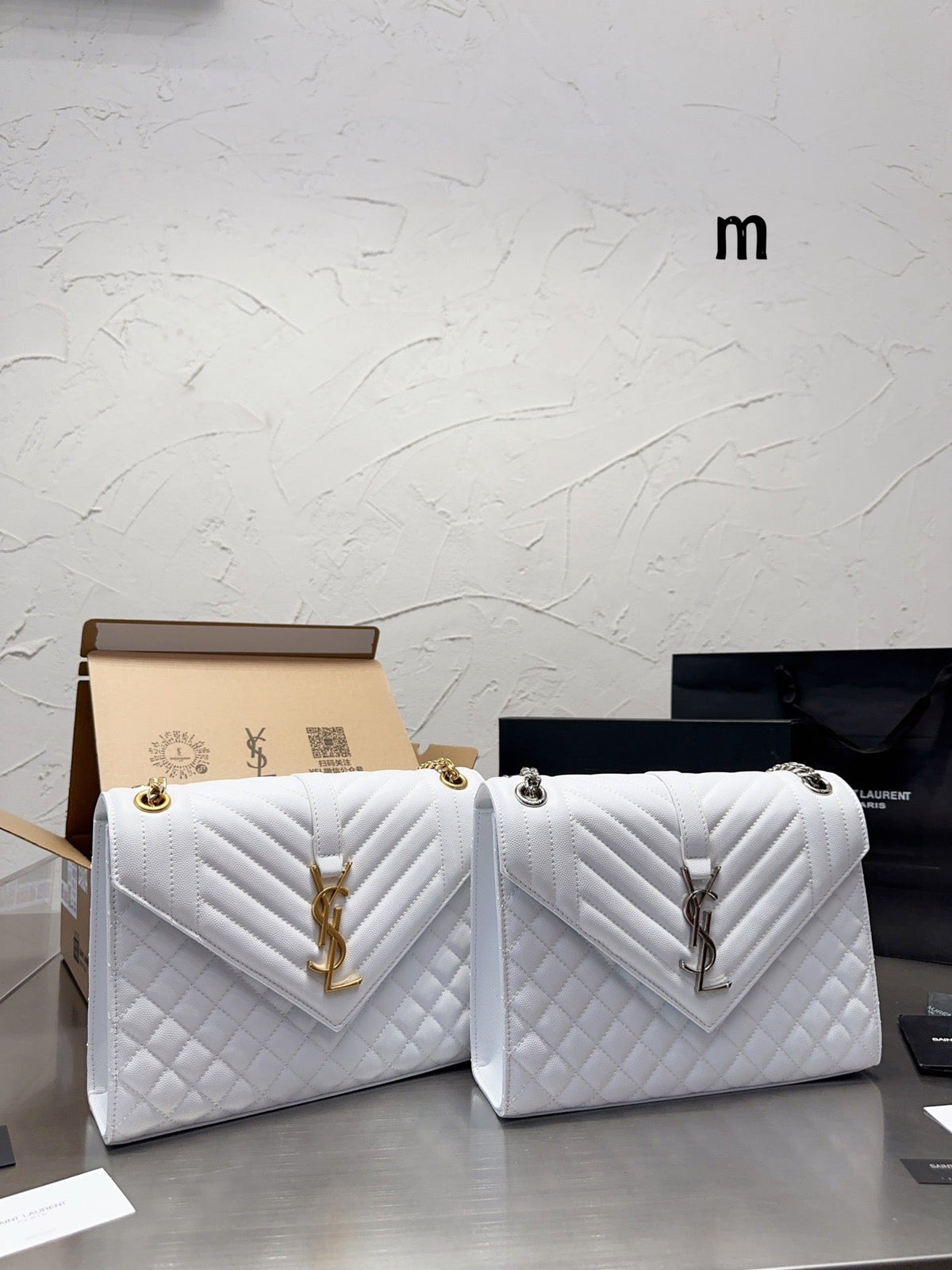 YSK251 Envelope Medium Chain Bag / 9.4 x 6.8 x 2.3 INCHES
