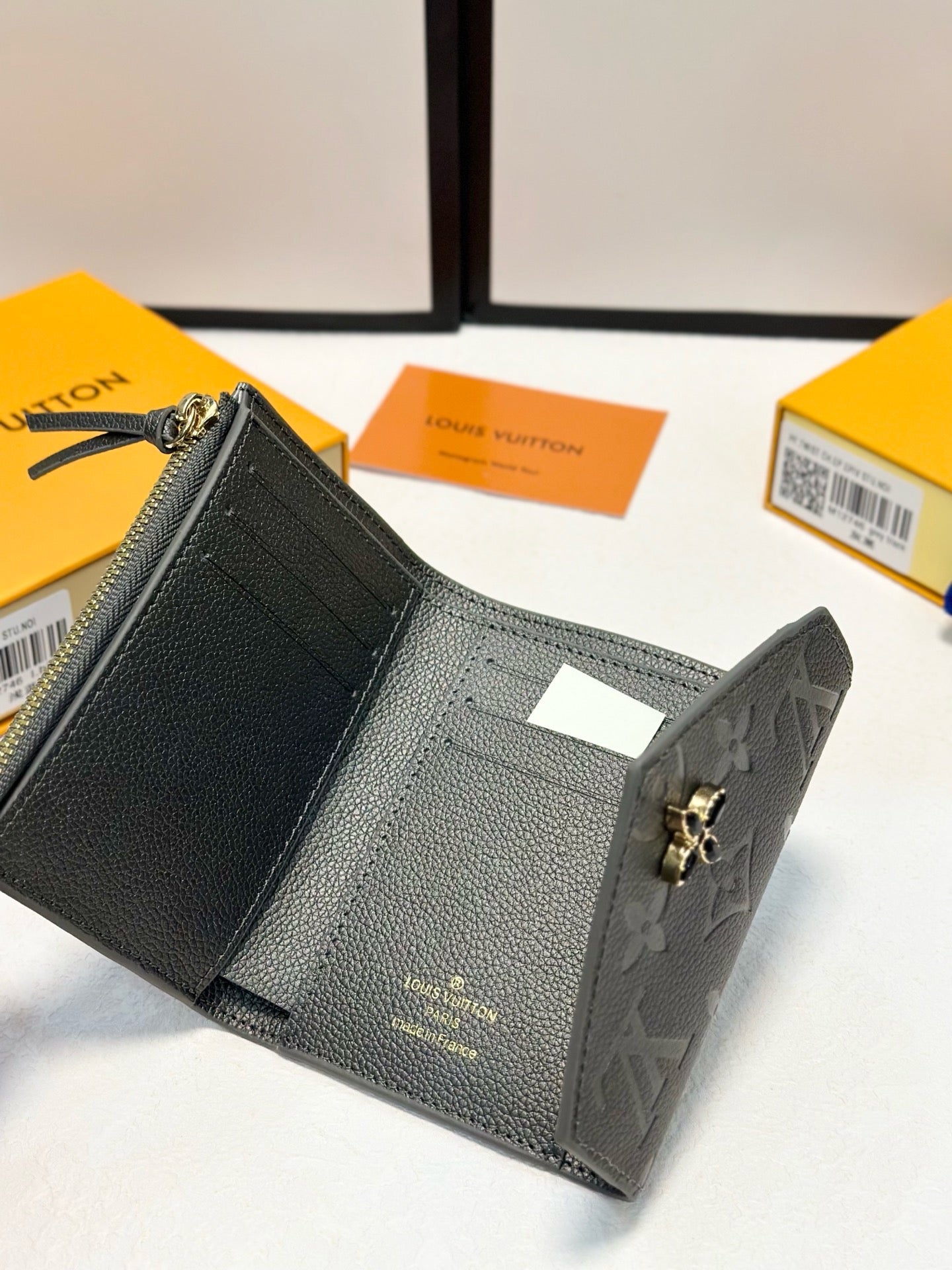 LB1194 Zoé Wallet / 3.7 x 3 x 1.2 inches