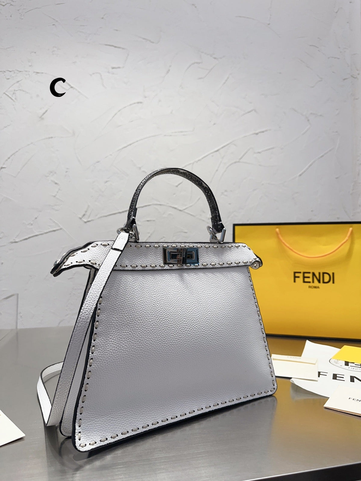 FF147 Peekaboo ISeeU Small / 10.6x8.3x4.3inch