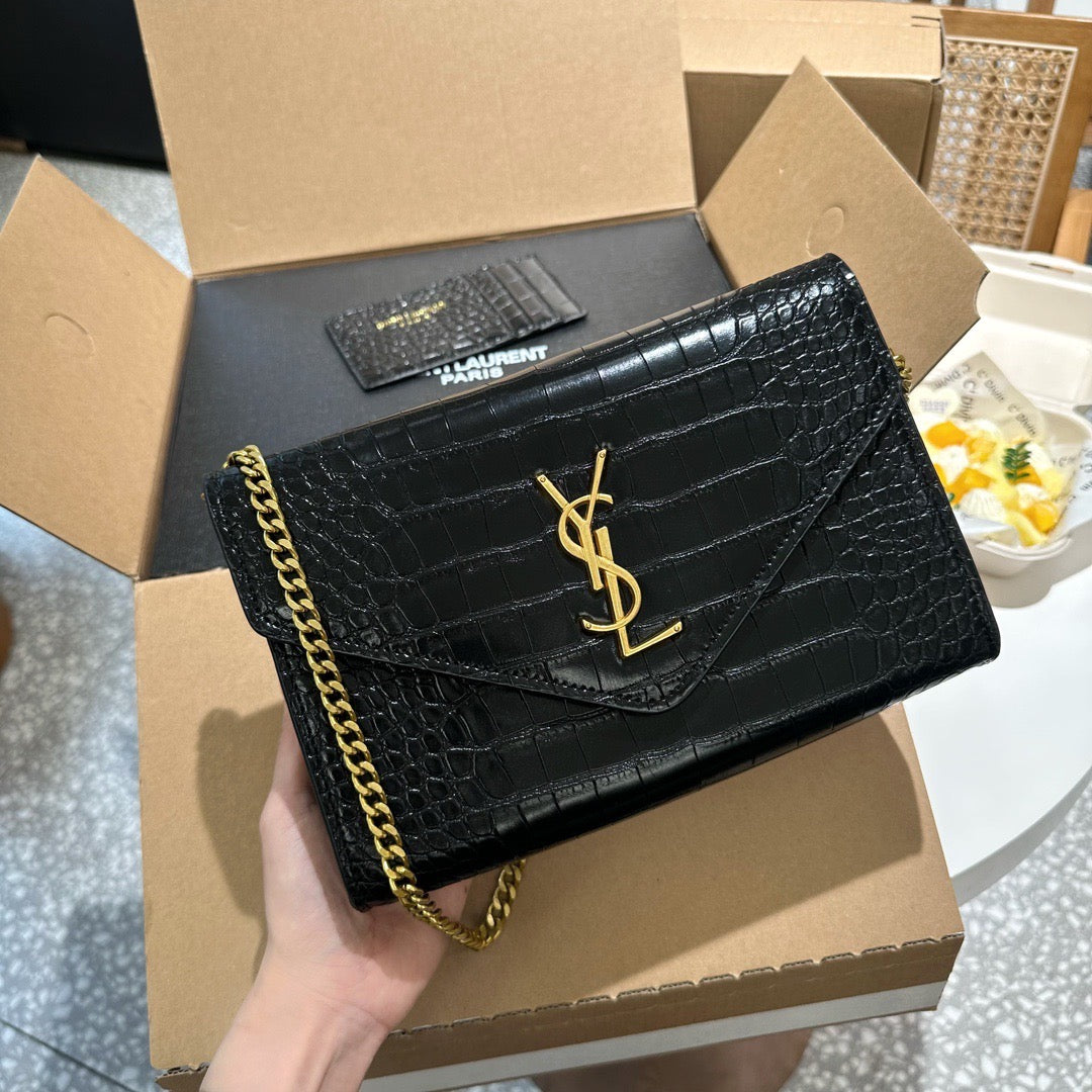 YSK276 uptown chain wallet / 7.4 x 4.7 x 1.1 INCHES