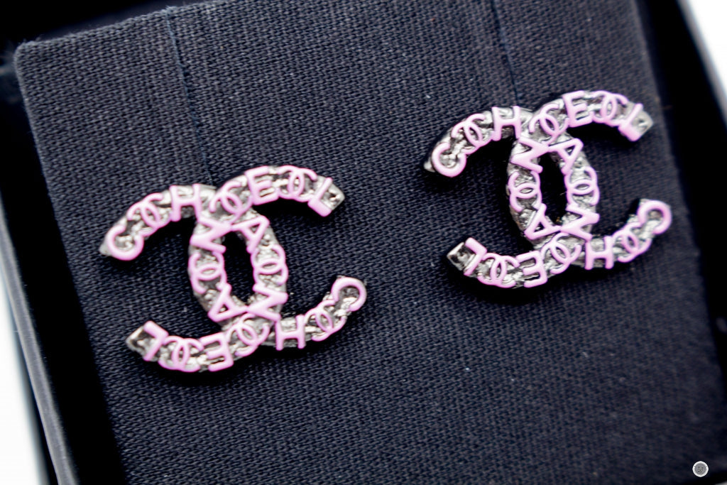 Chanel ABB CC Logo & Wordings Gunmetal & Pink Metal CMXCM Earrings Bkhw