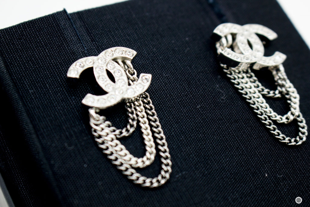 Chanel ABB CC Logo With Cyrstal And Chains Silver / NF Metal .CMX.CM Earrings Shw