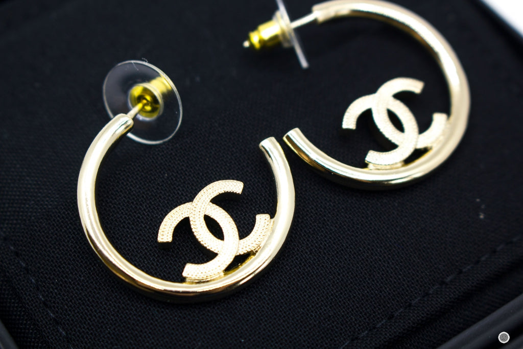 Chanel ABB Hoop With CC Logo Gold / NH Metal .X. CM Earrings