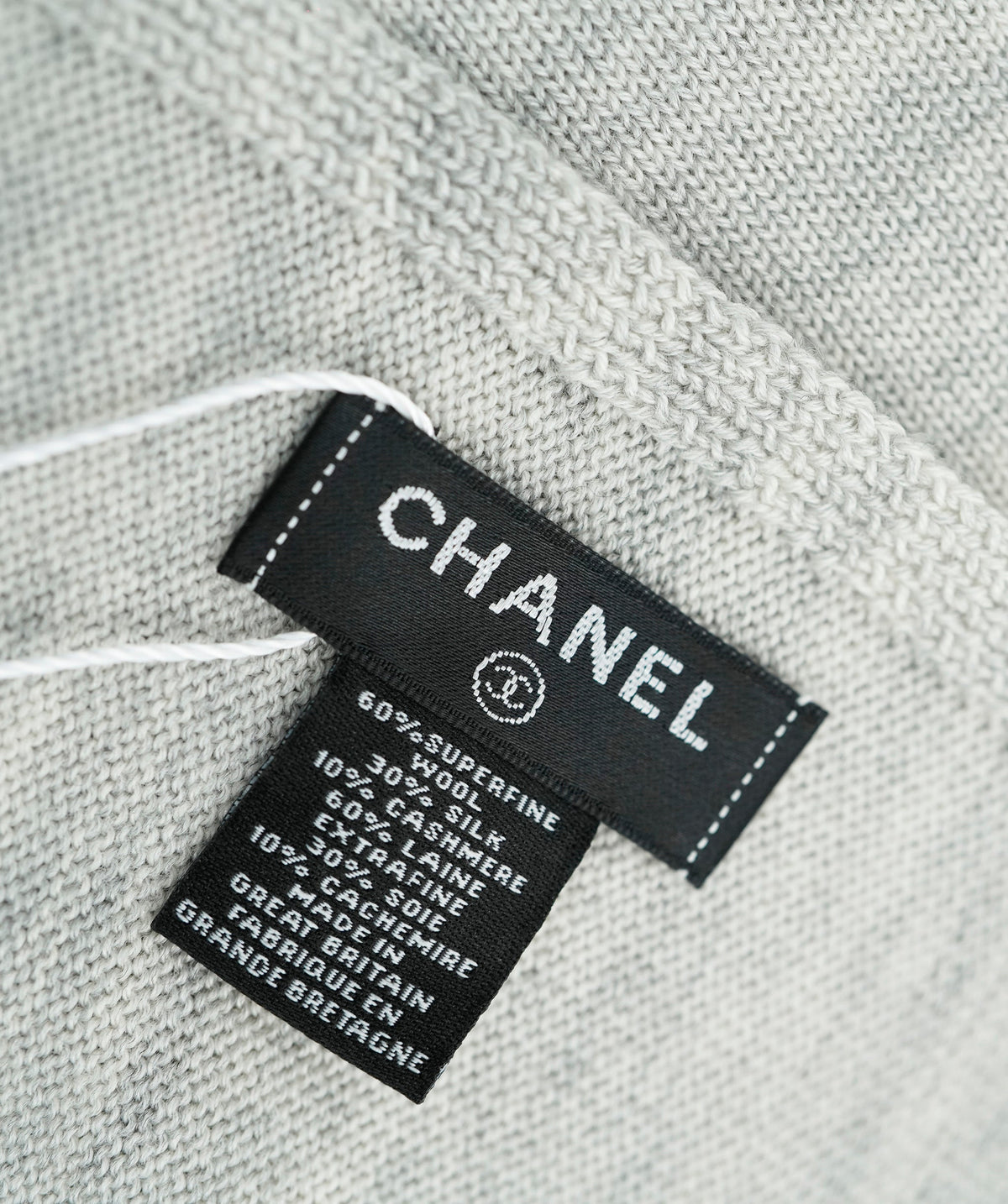 Chanel Long scarf, grey, cashmere, wool and silk, excellent conditions, with box DBXS3371