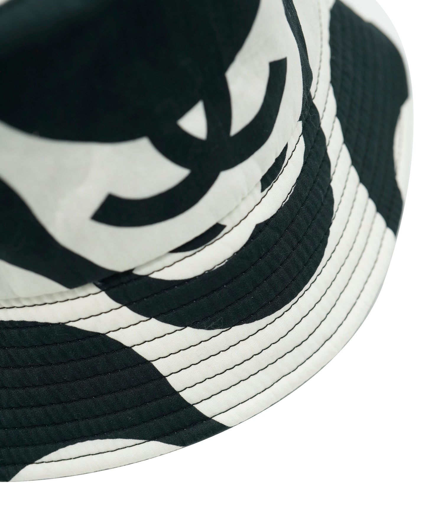 Chanel black and white wavy hat DBXS3796