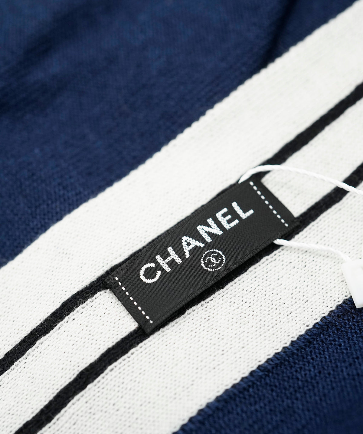 Chanel long navy with white contours DXBS3775
