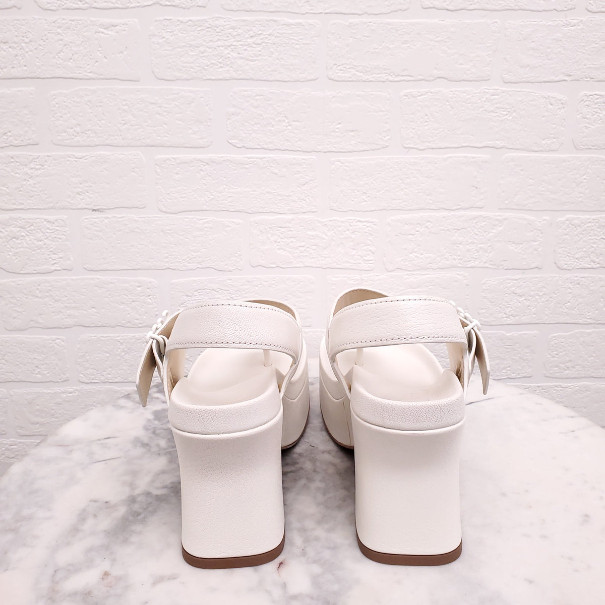 LOEWE WHITE LEATHER ANAGRAM SANDALS - SIZE 38