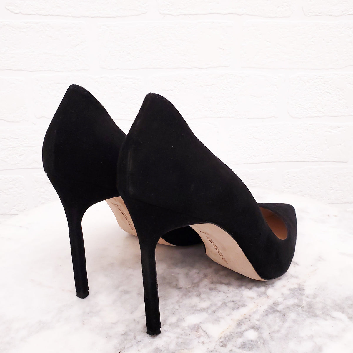 MANOLO BLAHNIK BLACK SUEDE HEELS - SIZE 39.5