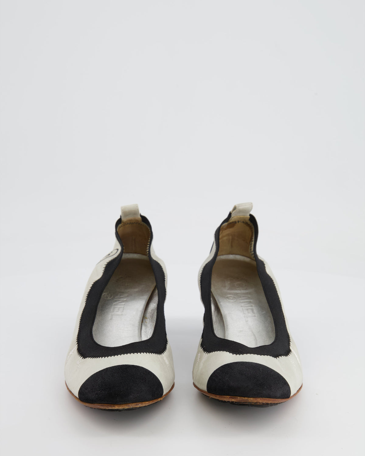 Chanel Silver Metallic and Black Suede Pumps with CC Logo Detail Size EU 39C