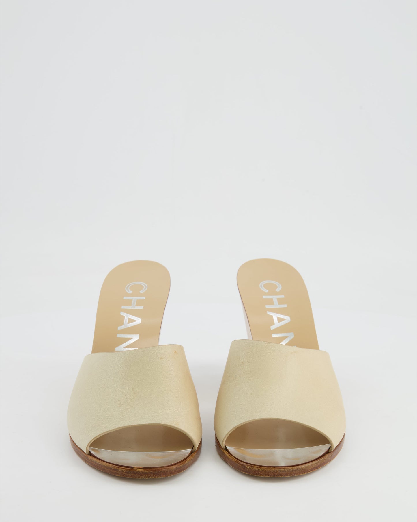 Chanel Cream Wooden Heeled Leather Mules with CC Logo Detail Size EU 39.5
