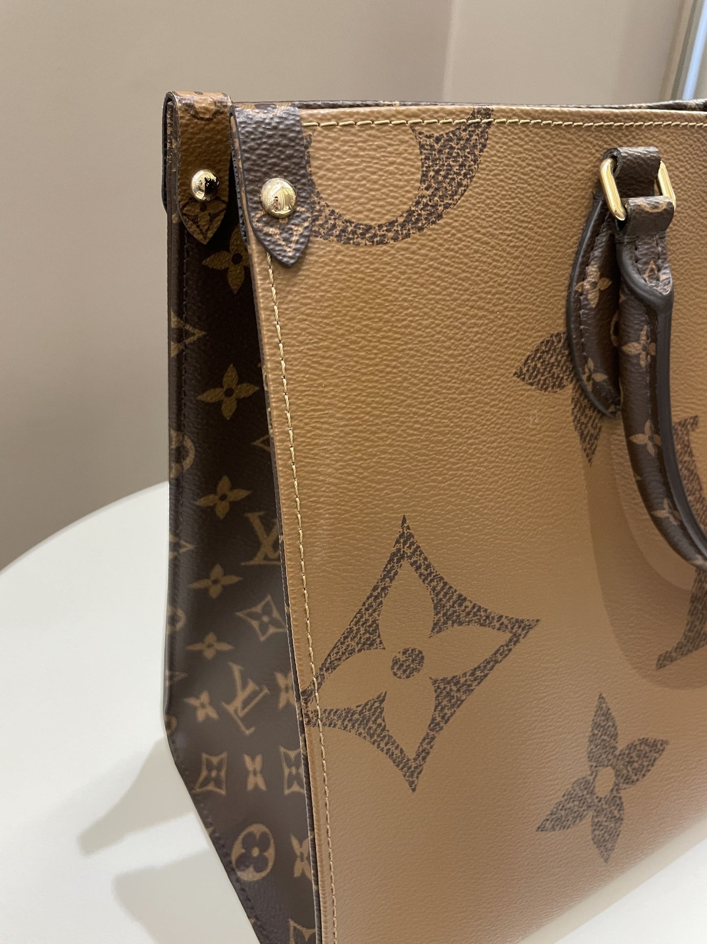 Louis Vuitton Onthego Tote MM Reversed Monogram