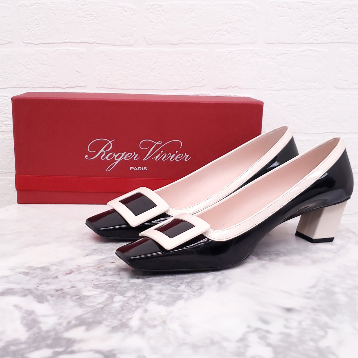 ROGER VIVER BLACK AND WHITE KITTEN HEELS - SIZE 39