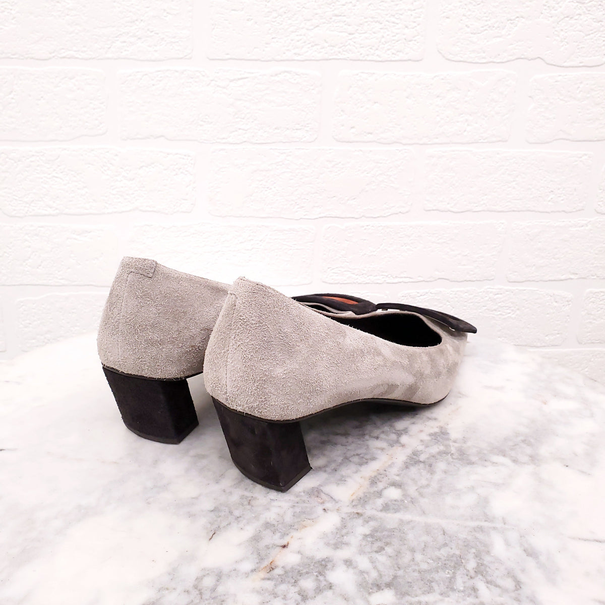 ROGER VIVER GREY SUEDE KITTEN HEELS - SIZE 39