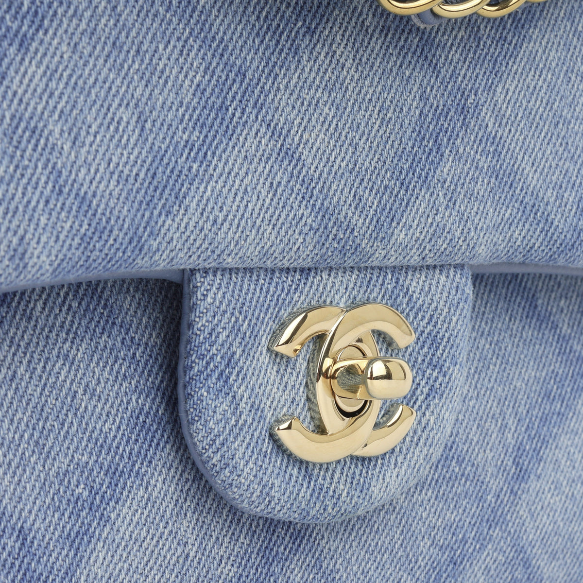 Medium Classic Flap