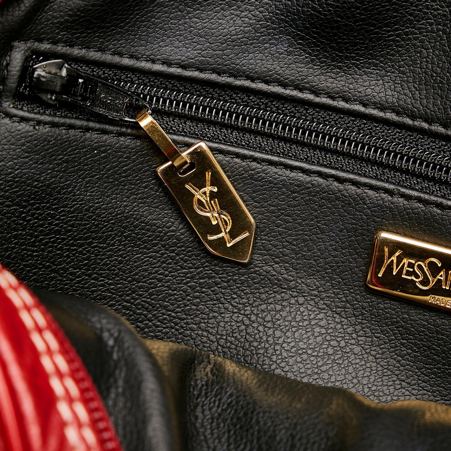 Saint Laurent Leather Shoulder Bag (SHG-27392