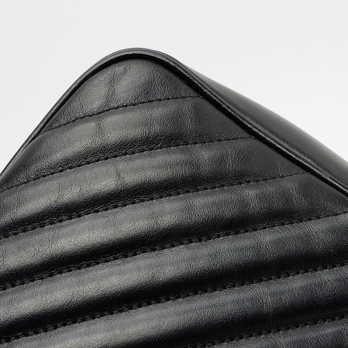 Saint Laurent Matelasse Calfskin Matte Black Monogram Lou Camera Bag APSLqT